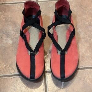 Arche Women's leather comfort loafers size 6